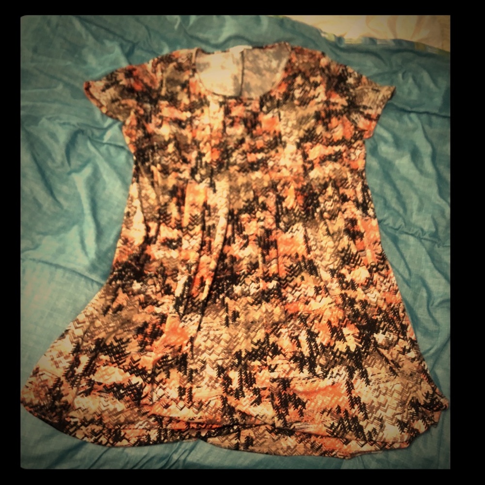 Vibrant salmon geometric scatter dress